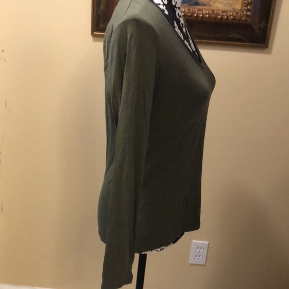 WHBM Satin vert stripe back, double ribbon trim v-neck long-sleeved comfy top - Picture 5 of 8